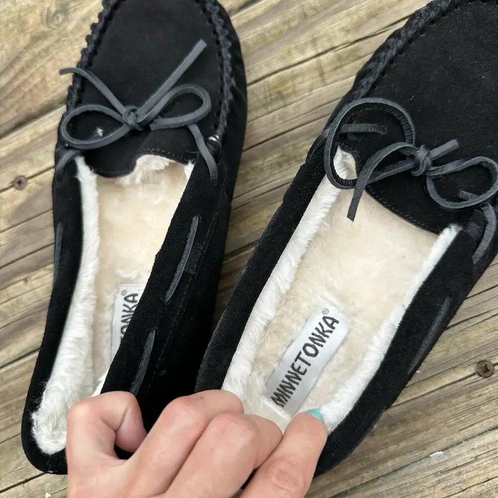 Minnetonka Moccasins Womens Size 9 Black Suede Faux Fur Fuzzy Slip On Loafers
